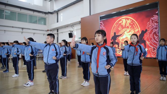 体育“天天见”活力满校园(图3)