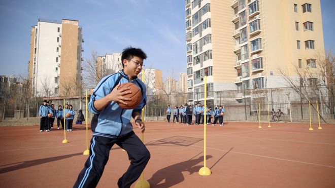 体育“天天见”活力满校园(图2)