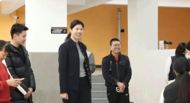 恭喜！38岁徐云丽低调完婚丈夫帅气身份成疑又一对高低配(图3)