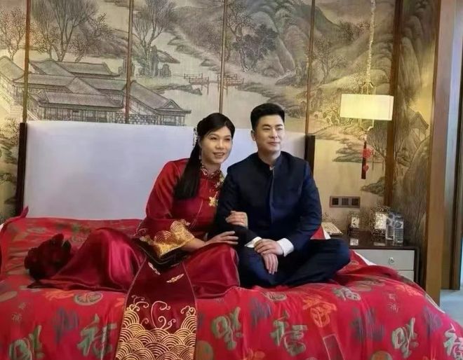 恭喜！38岁徐云丽低调完婚丈夫帅气身份成疑又一对高低配(图1)