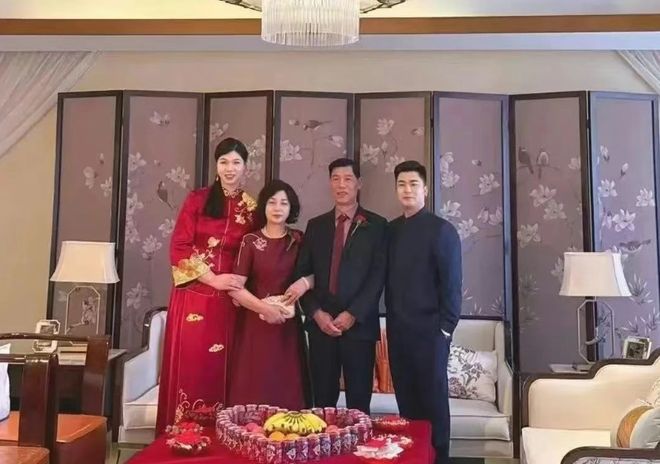 恭喜！38岁徐云丽低调完婚丈夫帅气身份成疑又一对高低配(图2)