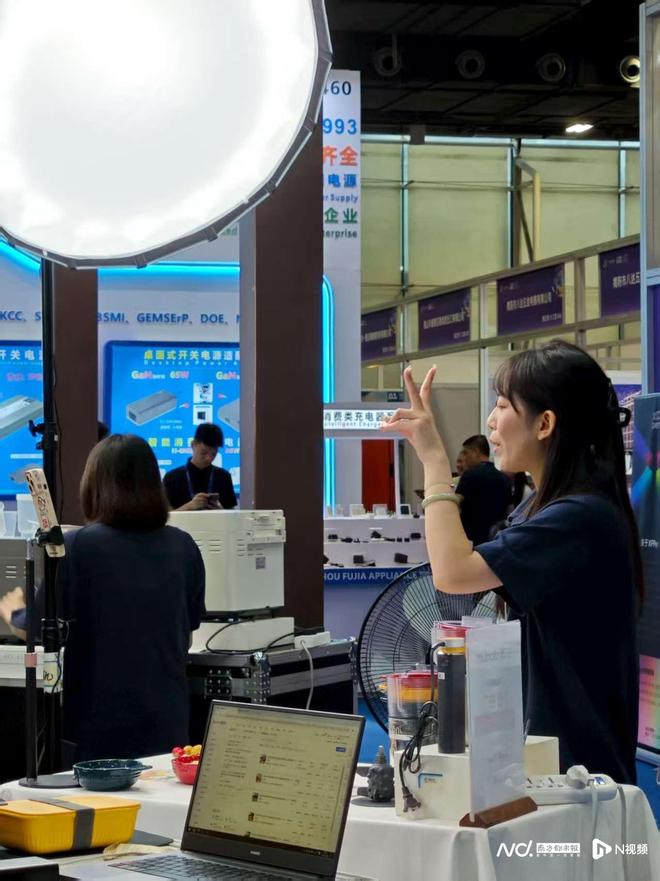 广东优品展观察：新广货告别代工汉服潮玩带着文化闯世界(图2)