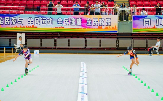 顶尖选手助阵中国轮滑（自由式轮滑）公开赛上海嘉定站举行(图5)