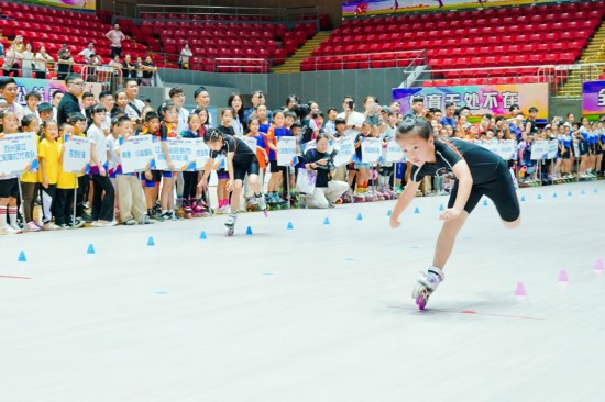顶尖选手助阵中国轮滑（自由式轮滑）公开赛上海嘉定站举行(图4)