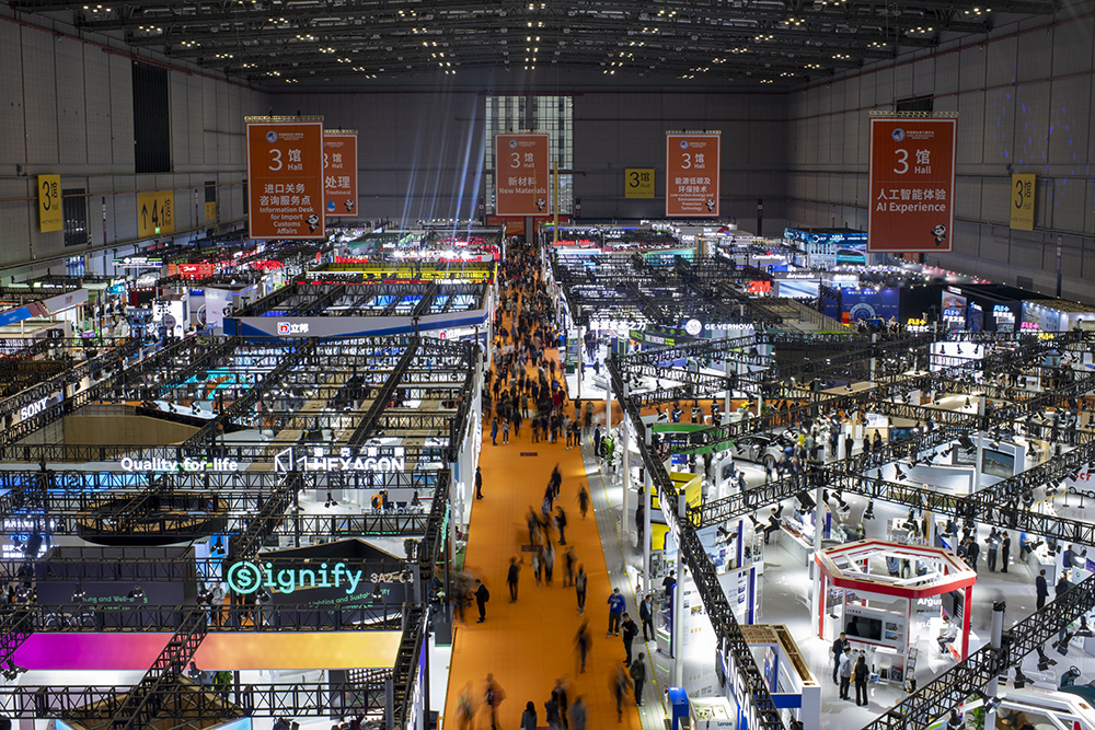 写在第八届进博会闭幕之际：开放是中国之需、世界之盼(图2)