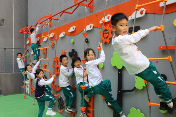 2025年广州市中小学课间微运动暨体育大课间现场展示活动举行(图2)