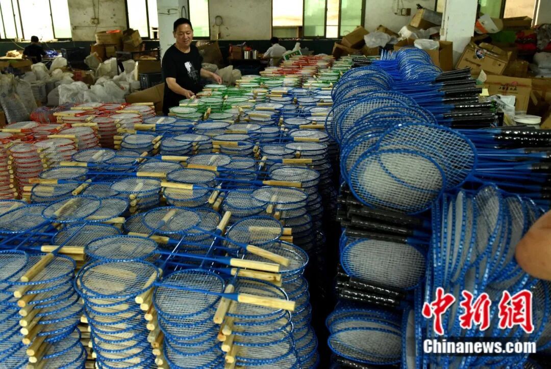 富春江边的一个乡用50年把球拍做“透”了(图4)