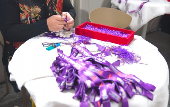 从窑火到赛道：千年定瓷技艺“跨界”半马奖牌(图1)