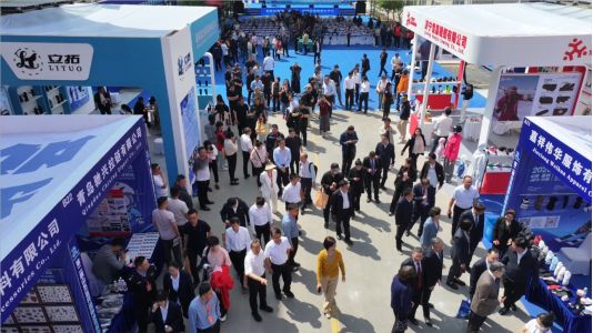 冰雪头条：背靠全国最大滑雪手套生产基地第二届山东（嘉祥）国际冰雪服饰博览会开幕(图2)