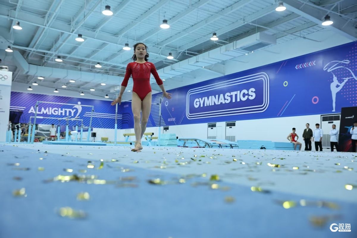 奥运冠军亲临助阵！奥迈体大体操运动中心在青启幕(图3)